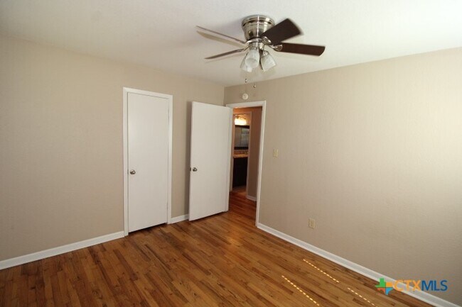 Building Photo - 802 S 15th St