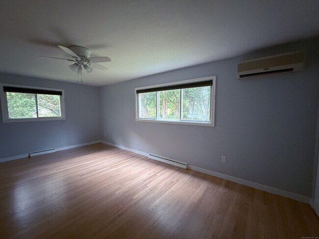 Building Photo - 182 Knoll Dr