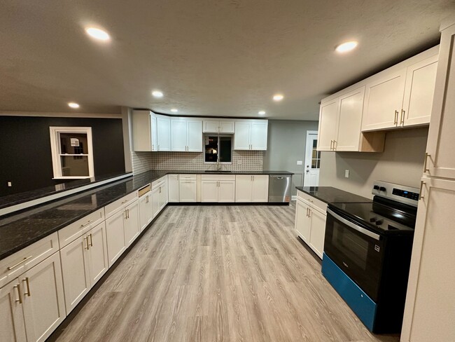 Building Photo - 5636 Hopkins Rd