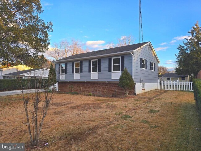 Building Photo - 4813 Lawrence St