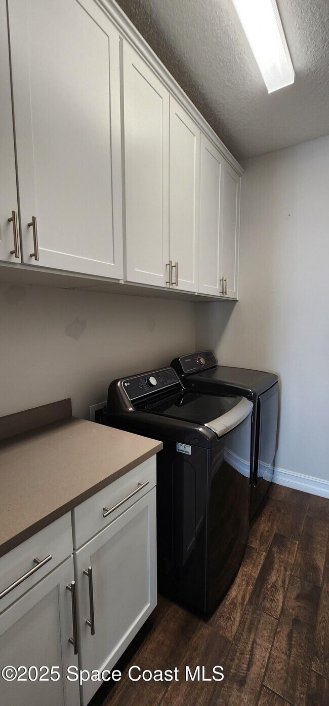 Building Photo - 3003 Trasona Dr