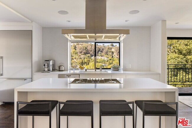 Building Photo - 2528 Carman Crest Dr