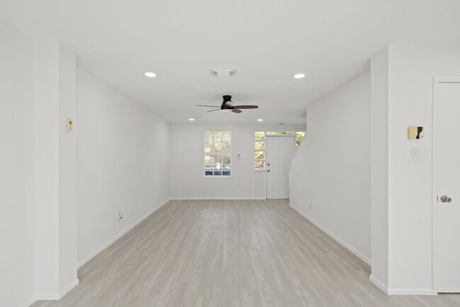 Building Photo - 7949 Ellinger Ln