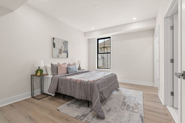 Building Photo - 260 Elm St