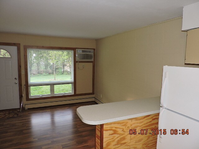 Building Photo - 608 19th Ave W