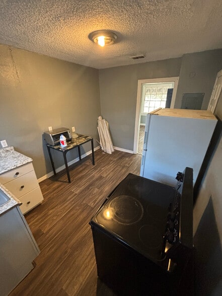 Building Photo - 3305 N Laura St