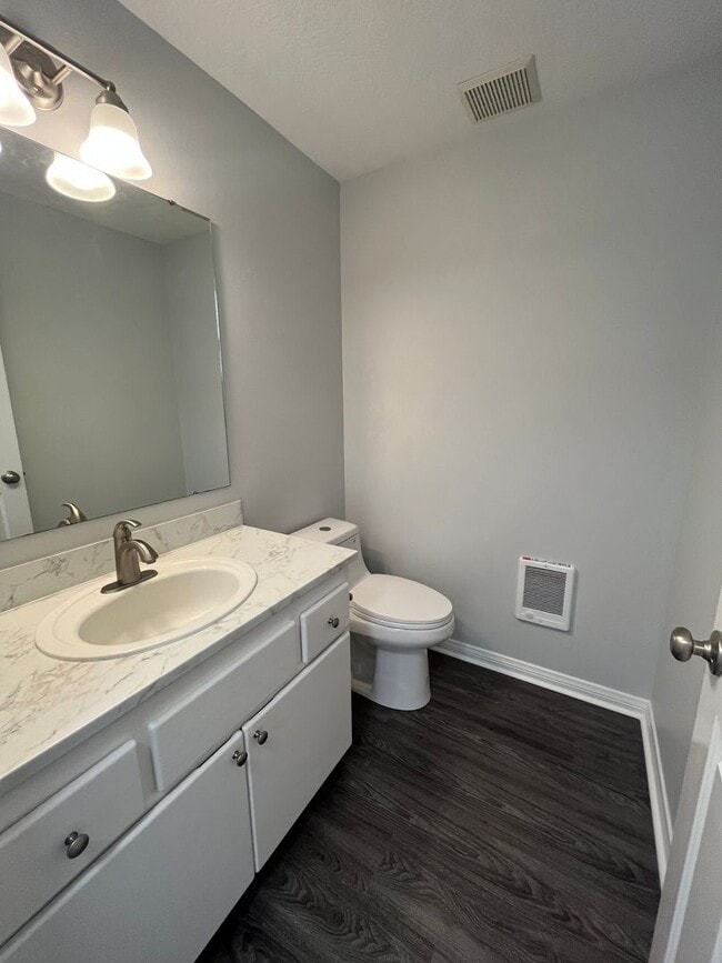 Building Photo - 2-Bedroom 1.5-Bathroom duplex