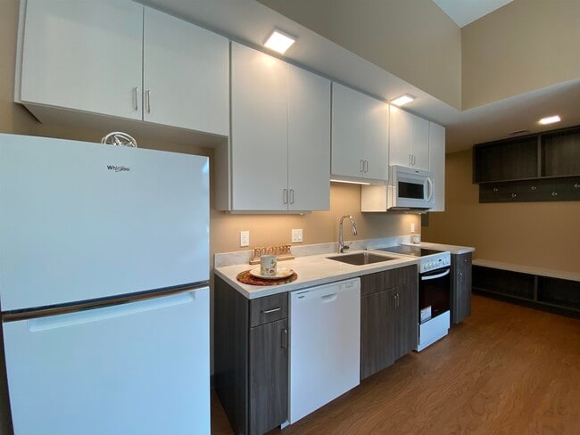 Building Photo - 83 Hanover St