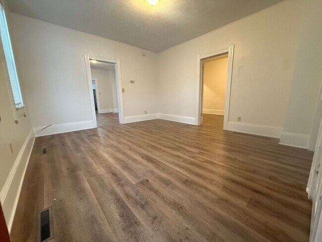 Building Photo - 2482 W 10th St