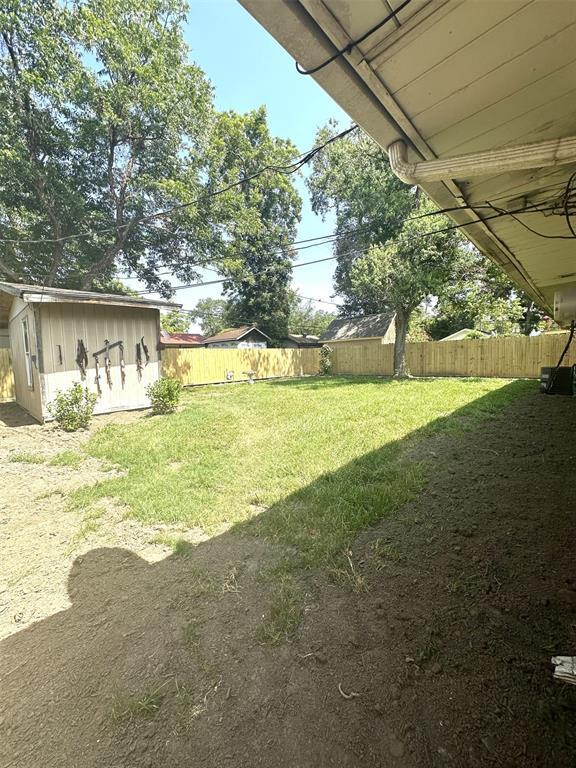 Building Photo - 11210 Roth Dr
