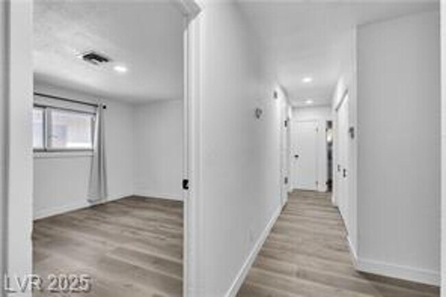 Building Photo - Spacious Single Story Home Near Sahara/Eas...