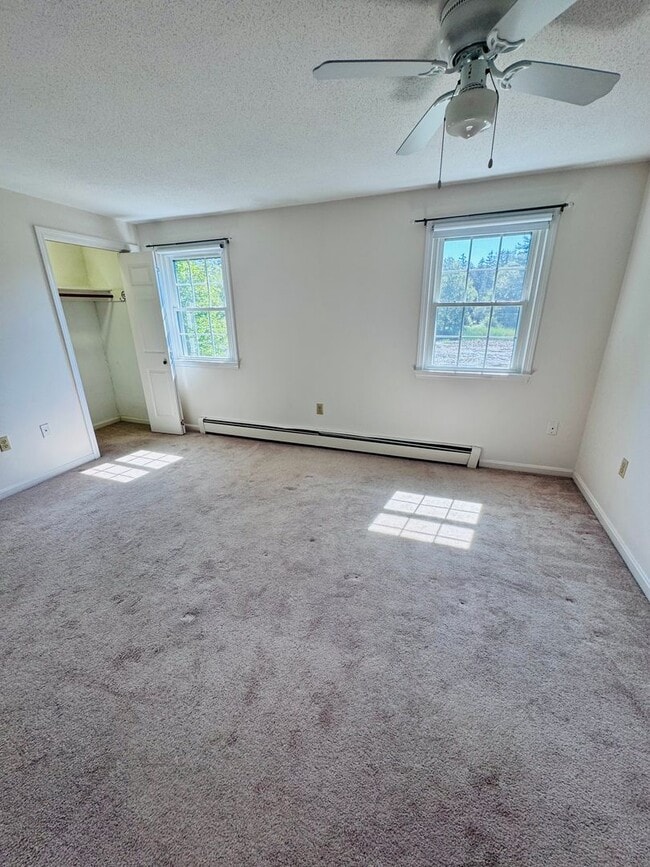 Building Photo - Wonderful 2 Bedroom, 1.5 bathroom condo w/...