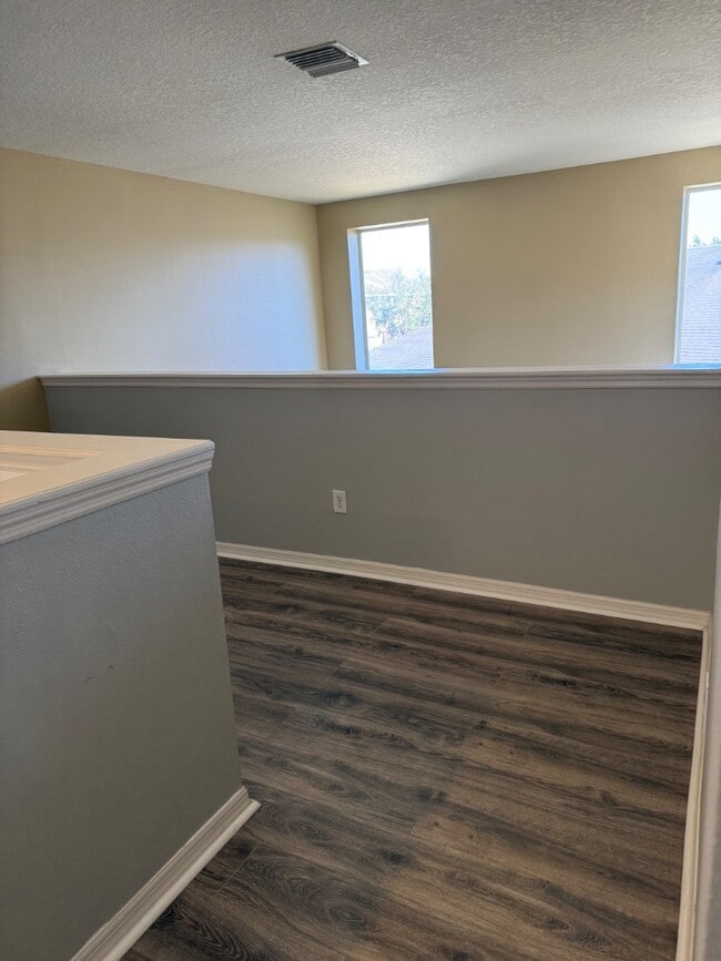 Building Photo - 17423 New Cross Cir