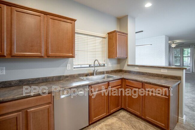 Building Photo - 15166 W Aster Dr