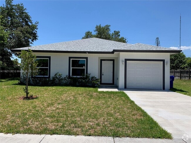 Building Photo - 4604 SW 31st Dr