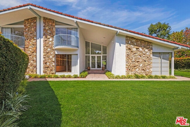 Building Photo - 650 N Tigertail Rd
