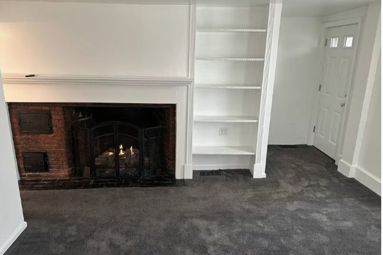 Gas fireplace - 167 Wilson St