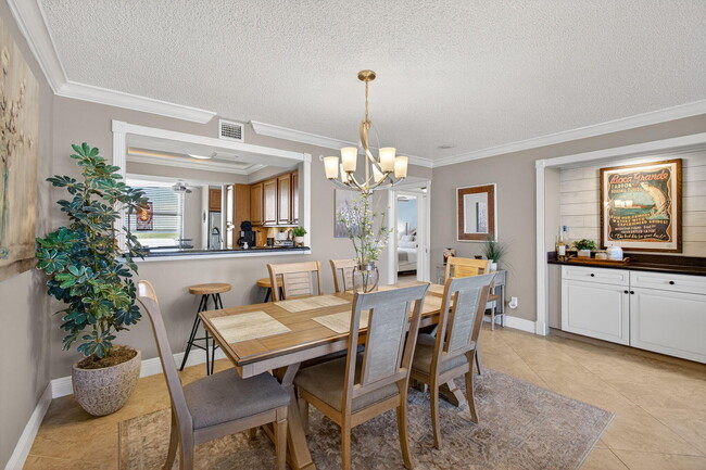 Building Photo - 5055 N Hwy A1A