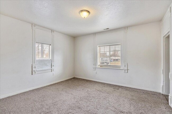 Building Photo - 630 W 200 N