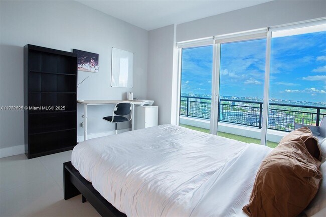 Building Photo - 60 SW 13th St