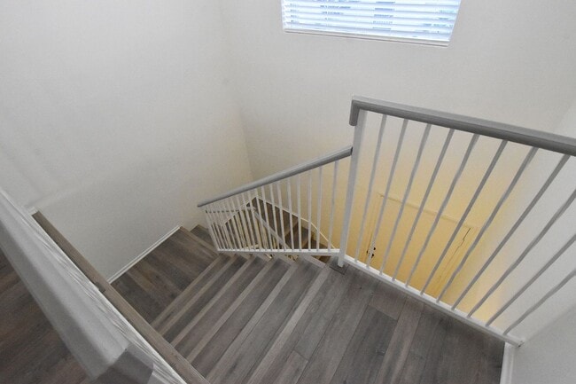 Building Photo - Gorgeous 2 Bedroom Condo