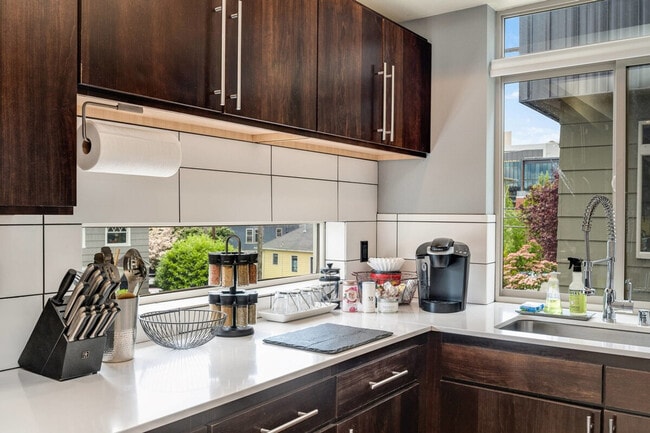 Building Photo - 1308 E Marion St