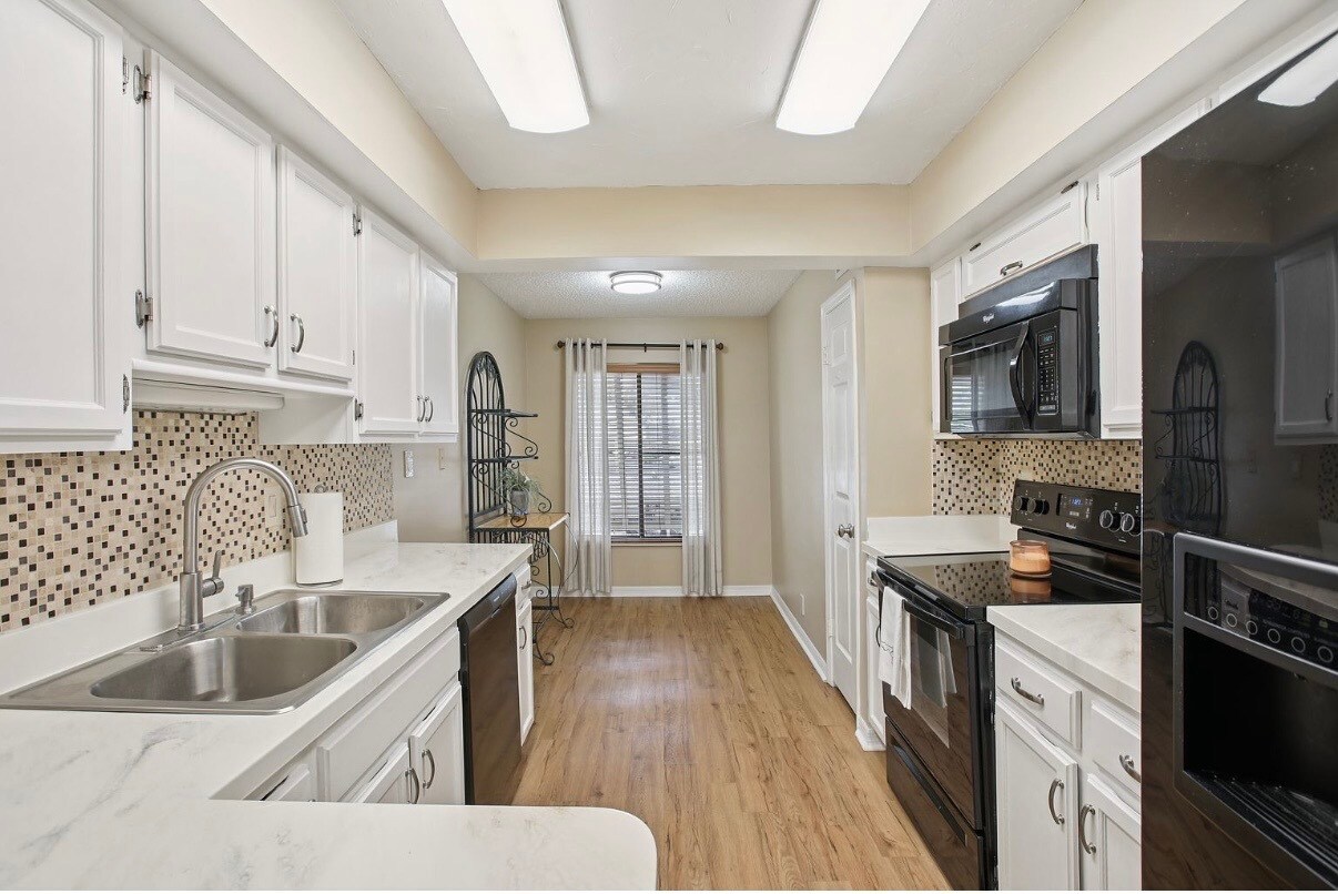 Building Photo - 7300 Sunshine Skyway Ln S