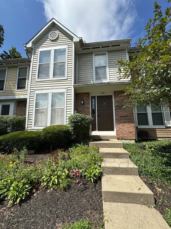 Primary Photo - 753 Woodlyn Dr S