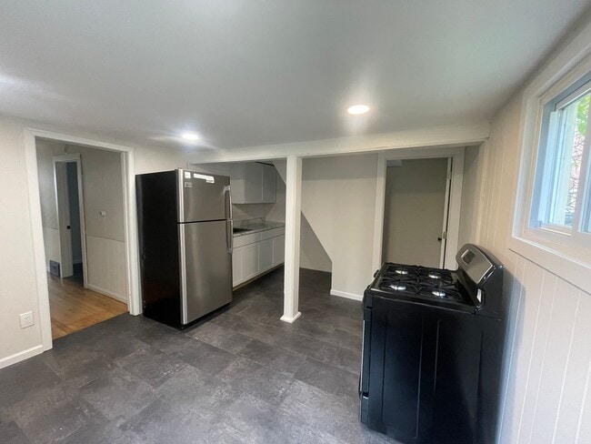 Building Photo - Charming Lower East Side Cottage Steps from Brady Street