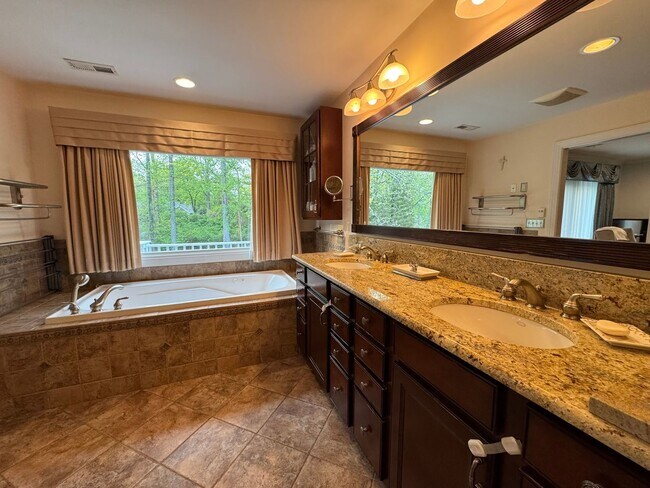 Building Photo - Fantastic 5 Bed 5.5 Bath Single Family Hom...