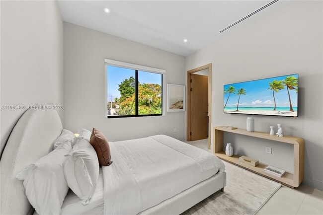 Building Photo - 245 NE 116th St