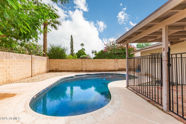 Building Photo - 8308 E Buena Terra Way