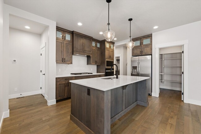 Building Photo - Resort-Style Living in the Prestigious Riv...