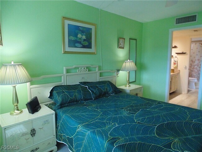 Building Photo - 1700 Pine Valley Dr