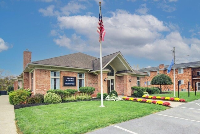 Building Photo - Knollwood Manor Apartment Homes