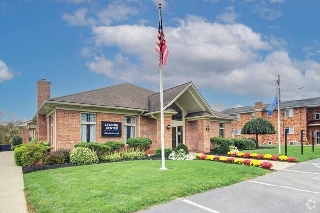 Building Photo - Knollwood Manor Apartment Homes