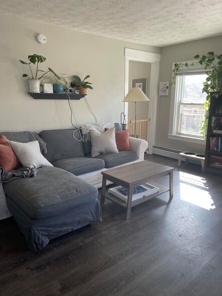 Building Photo - 105 Common St