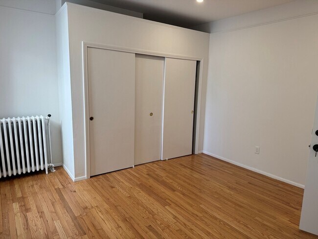 Building Photo - 97 Baldwin St