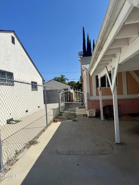 Building Photo - 15744 Saticoy St