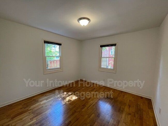 Building Photo - 824 San Antonio Dr NE