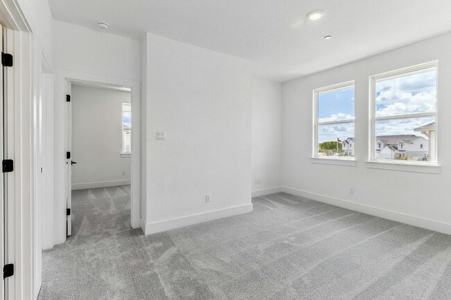 Building Photo - Beautiful 3 Bedroom Townhome