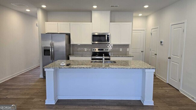 Building Photo - 17 Founders Dr