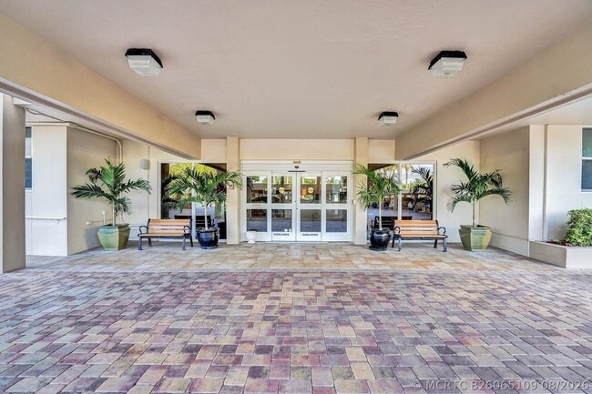 Building Photo - 5200 N Ocean Blvd