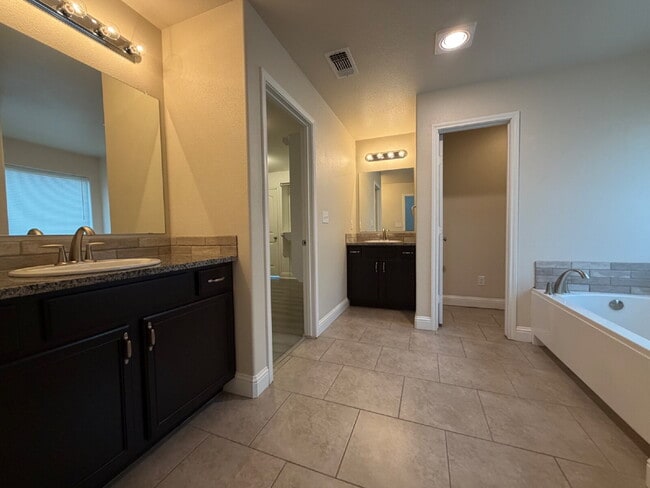 Building Photo - Stunning 3-Bed, 2-Bath Home in Upland Heights