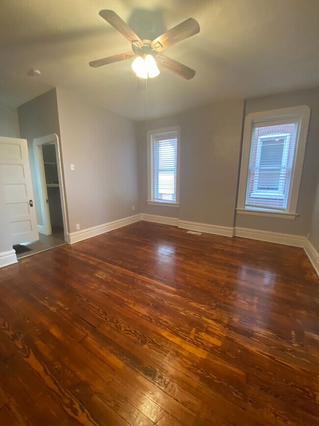 Building Photo - 2704 Arsenal St