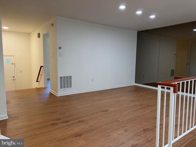 Building Photo - 10113 Galsworthy Pl
