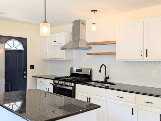 Building Photo - Fully Renovated 3BR/2BA, Fenced Yard, Pet-Friendly — Minutes to Fort Benning — Lawn Care, Pest Co...