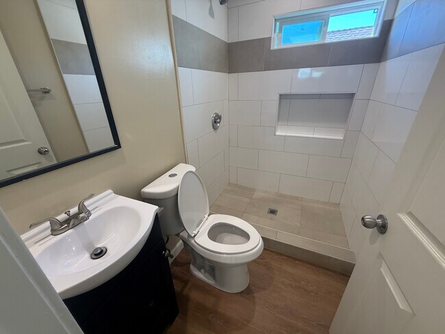 Building Photo - 4858 Palm Ave