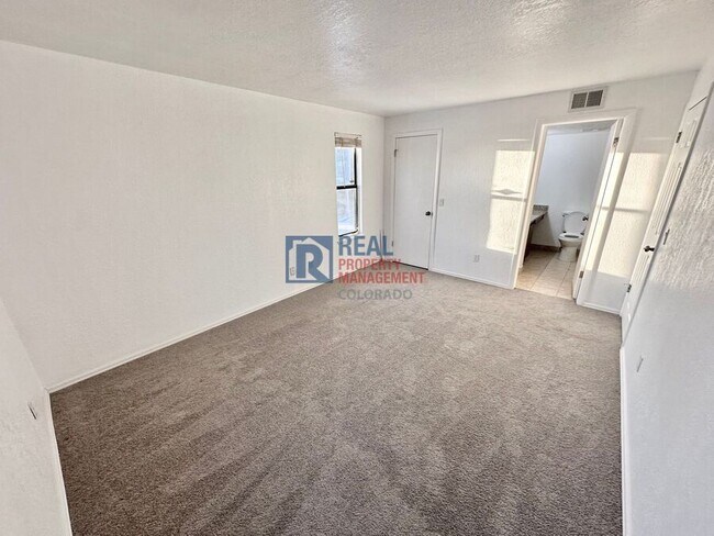 Building Photo - 14120 E Temple Dr