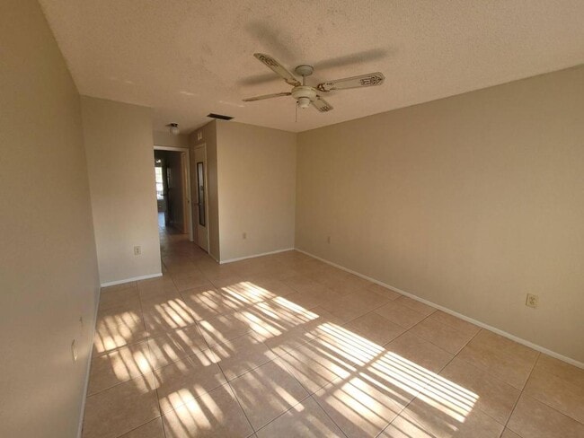 Building Photo - 2932 Stillwell Ct